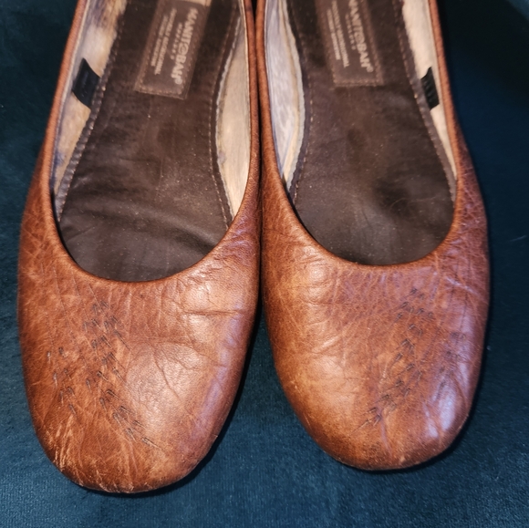 Manitobah Mukluks Leather Flats - Picture 4 of 5